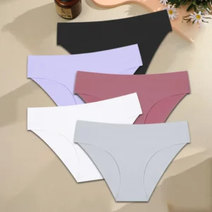Black, lavender, mauve, white, pale blue / أسود ولافندر وموف وأبيض وأزرق فاتح