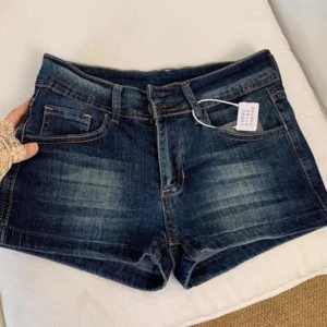 Low-Rise Dark Denim Shorts with Contrast Stitching