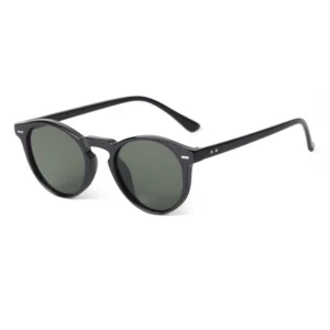 Black frame, green lenses / إطار أسود وعدسات خضراء
