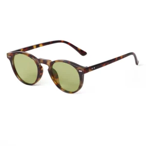 Tortoiseshell frame, light green lenses / إطار بني مرقط وعدسات خضراء فاتحة