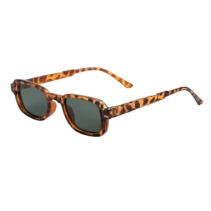 Tortoiseshell frame, green lenses / إطار بنقشة السلحفاة وعدسات خضراء