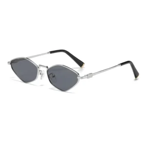 Silver-tone frame, grey lenses / إطار فضي وعدسات رمادية