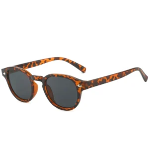 Tortoiseshell frame, grey lenses / إطار بنقشة السلحفاة وعدسات رمادية