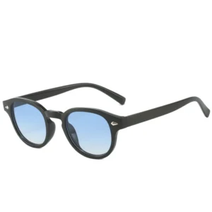 Black frame, blue gradient lenses / إطار أسود وعدسات زرقاء متدرجة