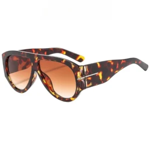 Tortoiseshell frame, brown gradient lenses / إطار بني مرقط وعدسات بنية متدرجة