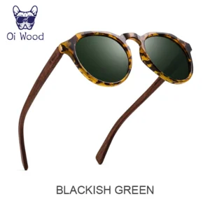 Tortoiseshell frame, dark green lenses / إطار بنقشة السلحفاة وعدسات خضراء داكنة