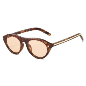 Tortoiseshell frame, light brown lenses / إطار بني مرقط وعدسات بنية فاتحة