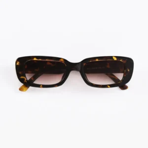 Tortoiseshell frame, brown gradient lenses / إطار بني مرقط وعدسات بنية متدرجة