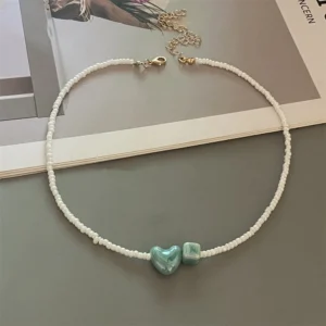 White beads, green heart / خرز أبيض وقلب أخضر